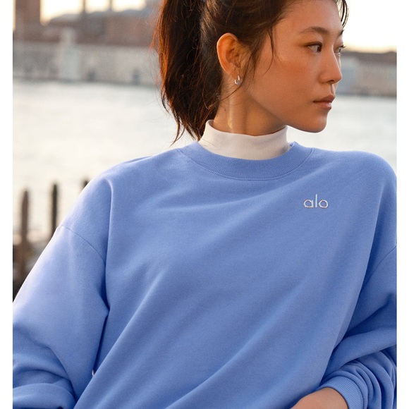 Alo Yoga Accolade Crew Neck Pullover Crystal Blue - Picture 2 of 5